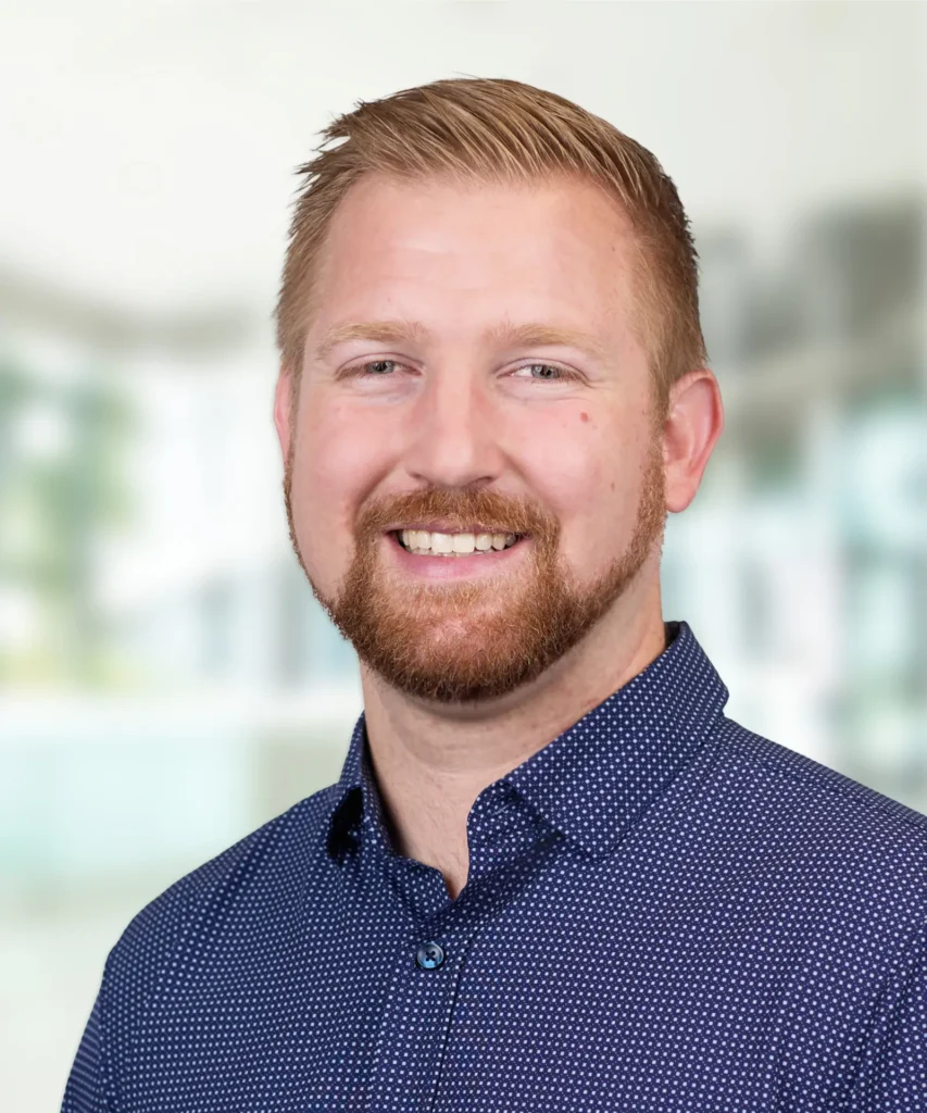 A headshot of Daniel Wardle.
