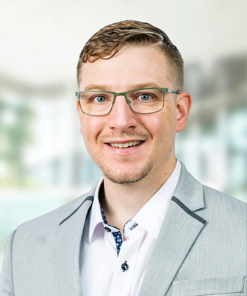 A headshot of Jason Hoffman.